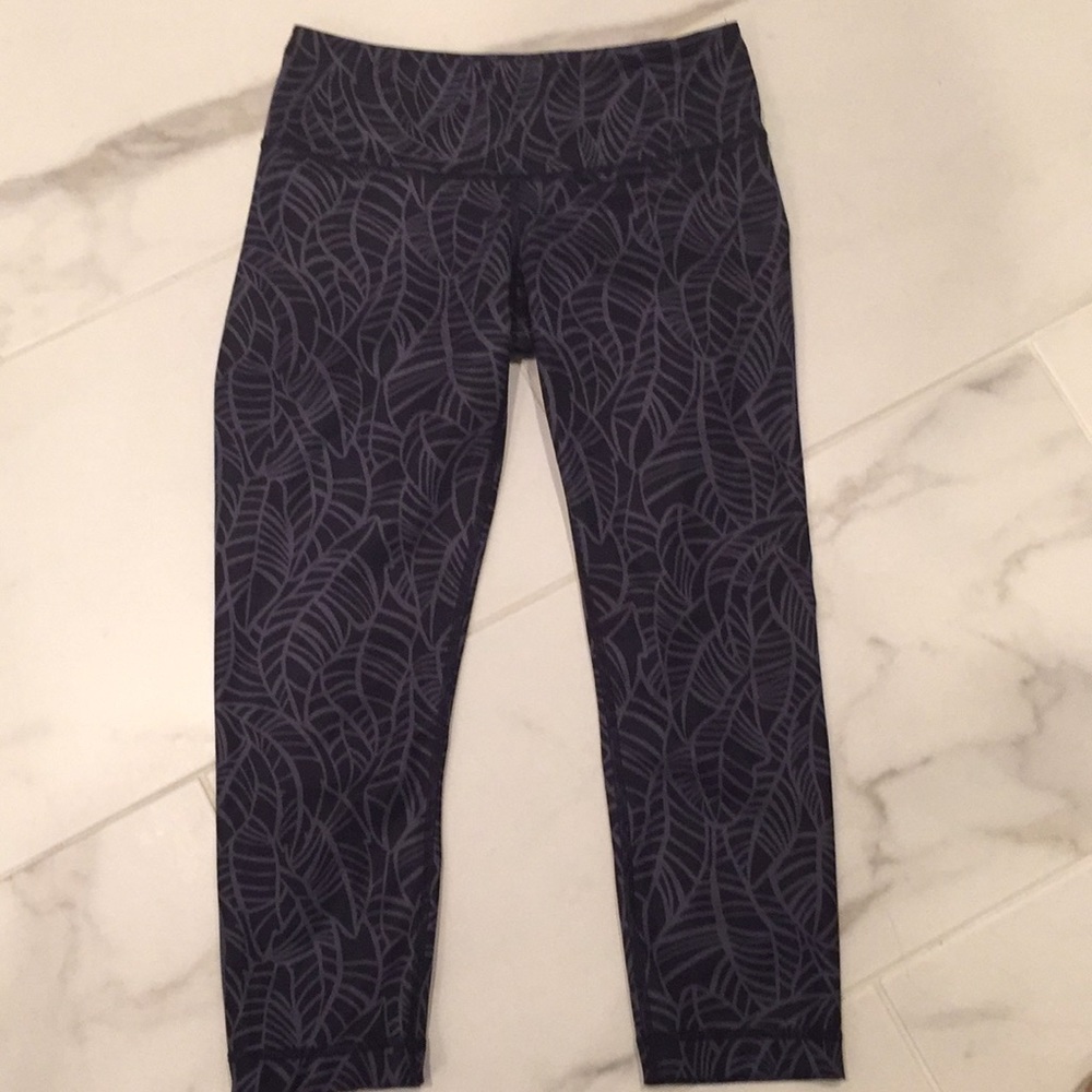 Deep purple patterned Lululemon cropped legging